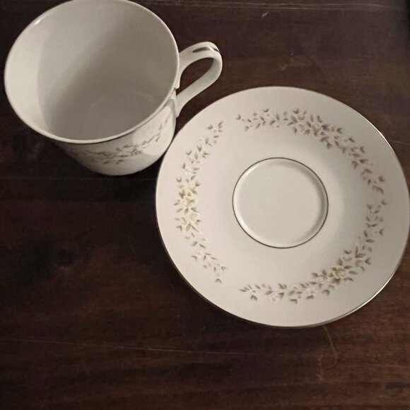 Crown Victoria - Carolyn - dish set - Picture 13 of 16